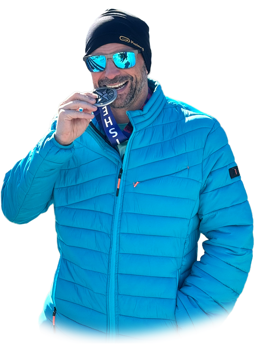 Maratonista com medalha de finisher